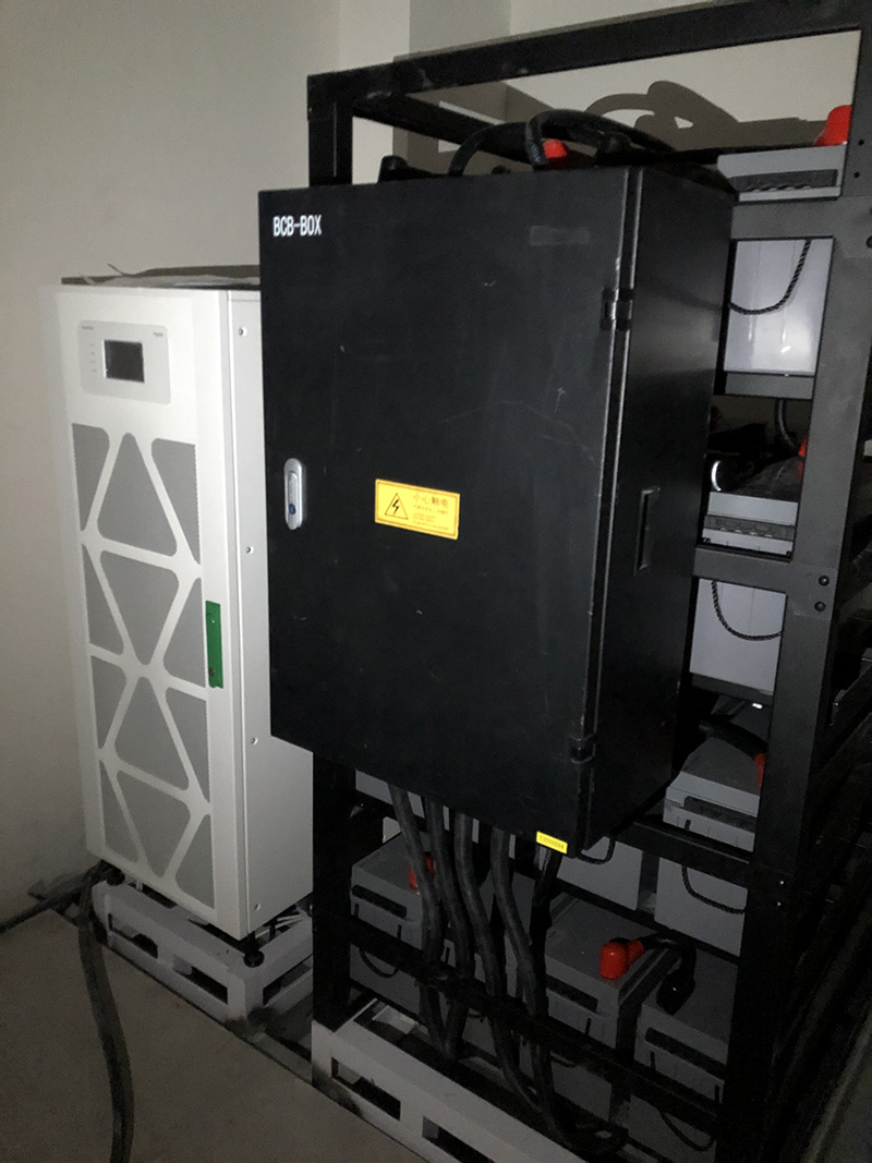 黃山武漢某大學施耐德UPS120kVA